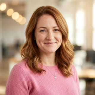 Emily Watson, Responsable du Support Client chez Source Rendange, photo de profil
